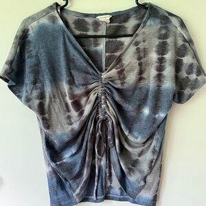 Aeropostale Short Sleeve Ruched V-Neck Top Blue Tie Dye Medium